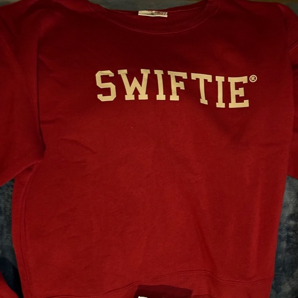Taylor Swift SWIFTIE Official Crewneck Sweatshirt Sz XL Red Taylors Version - Picture 3 of 4
